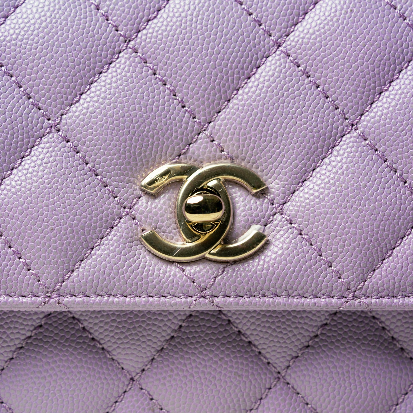 Chanel Flapbag with Handle in Vea/Violet