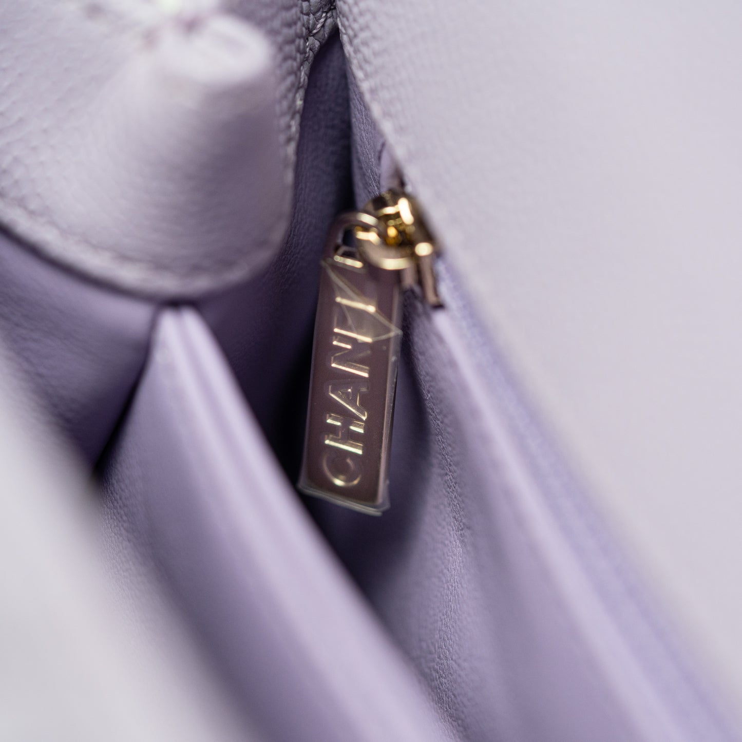 Chanel Flapbag with Handle in Vea/Violet