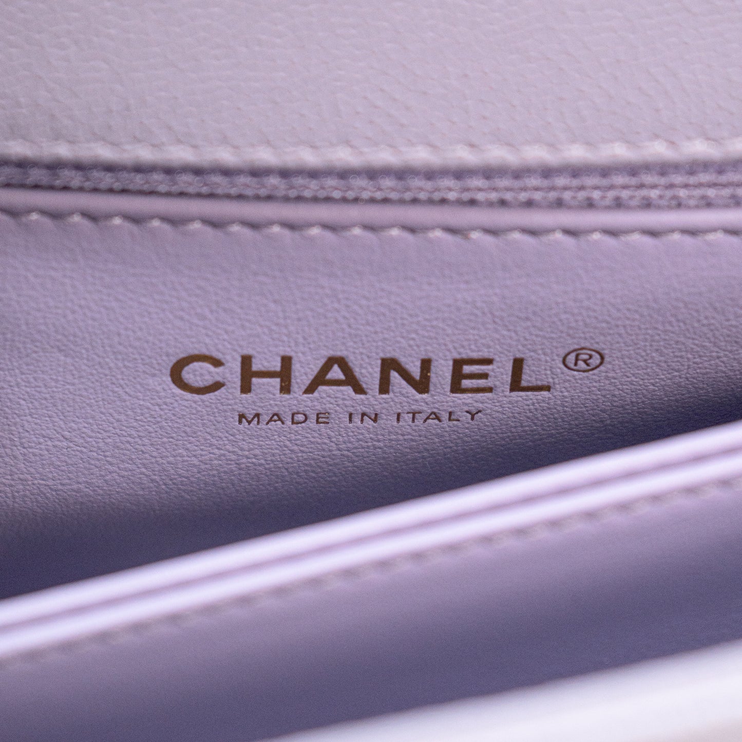 Chanel Flapbag with Handle in Vea/Violet